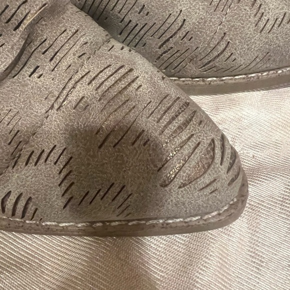 Blowfish NWOT never worn vegan ladies booty size size 10 gray with gold inlay - Picture 11 of 12